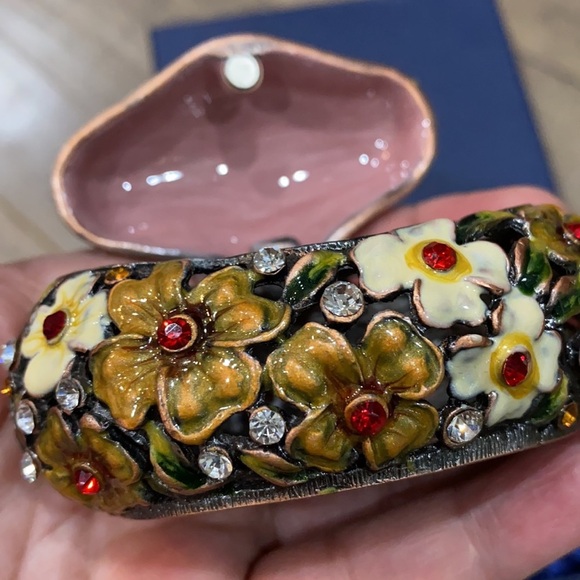 Hand crafted basket - Picture 8 of 9